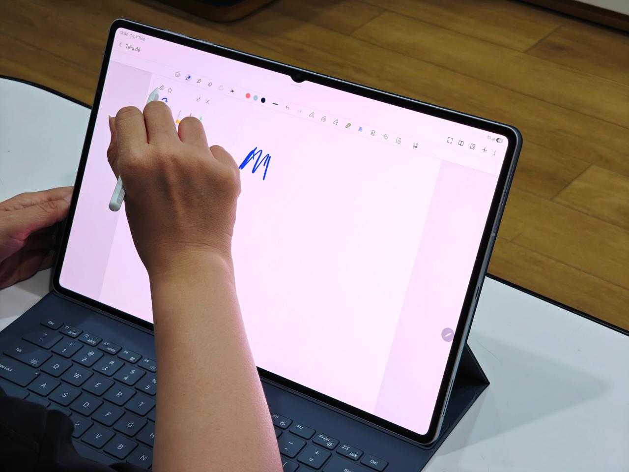 Bút S Pen siêu nhạy, đáp ứng nhu cầu viết vẽ mượt mà