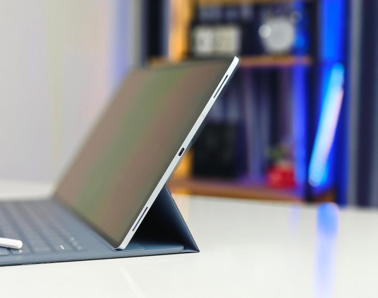 góc cạnh Galaxy Tab S11 Ultra 5G vuông vắn