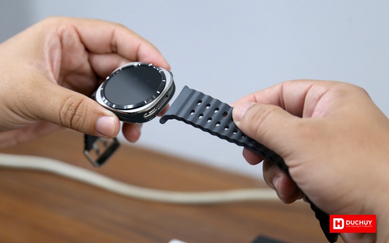 dây đeo của Galaxy Watch Ultra 2025