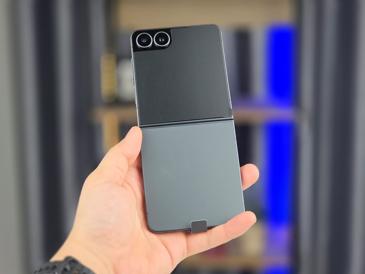 Galaxy Z Flip 8 512GB màu Đen Graphite
