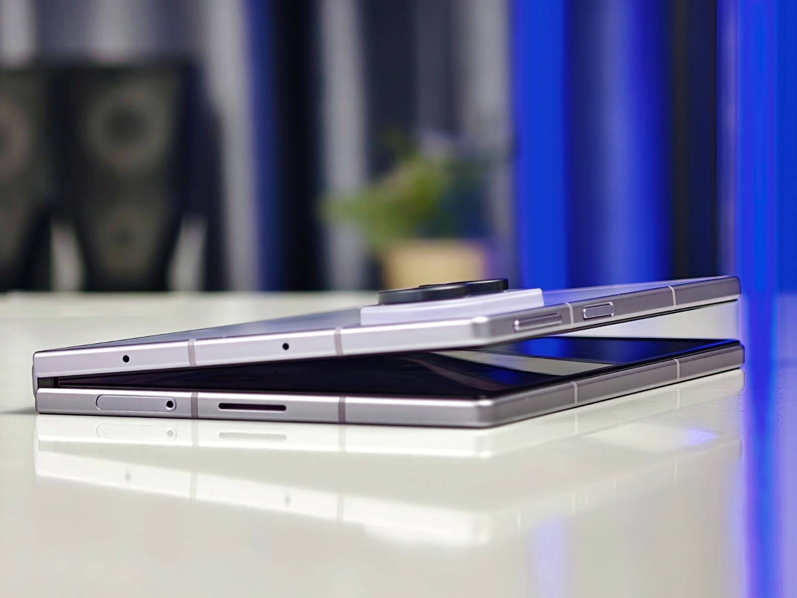 Bản lề Galaxy Z Fold 8 cứng cáp