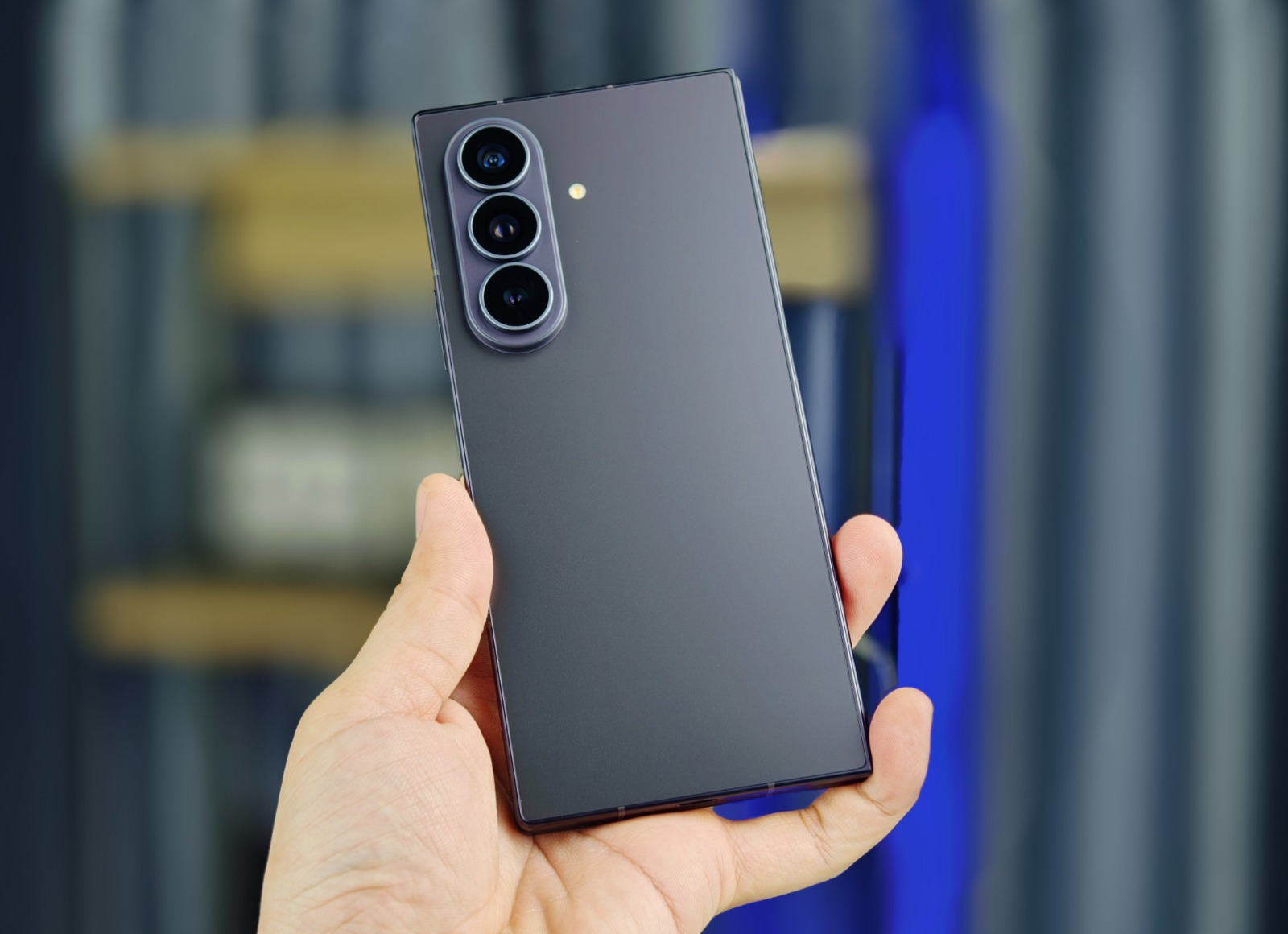 Trên tay Samsung Galaxy Z Fold 8 Ultra