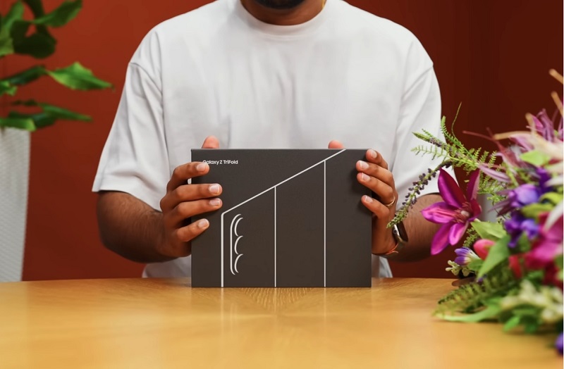 Đập hộp Galaxy Z TriFold