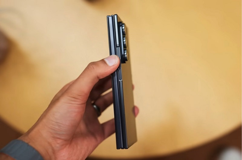 Samsung Galaxy Z TriFold có thiết kế gập 3