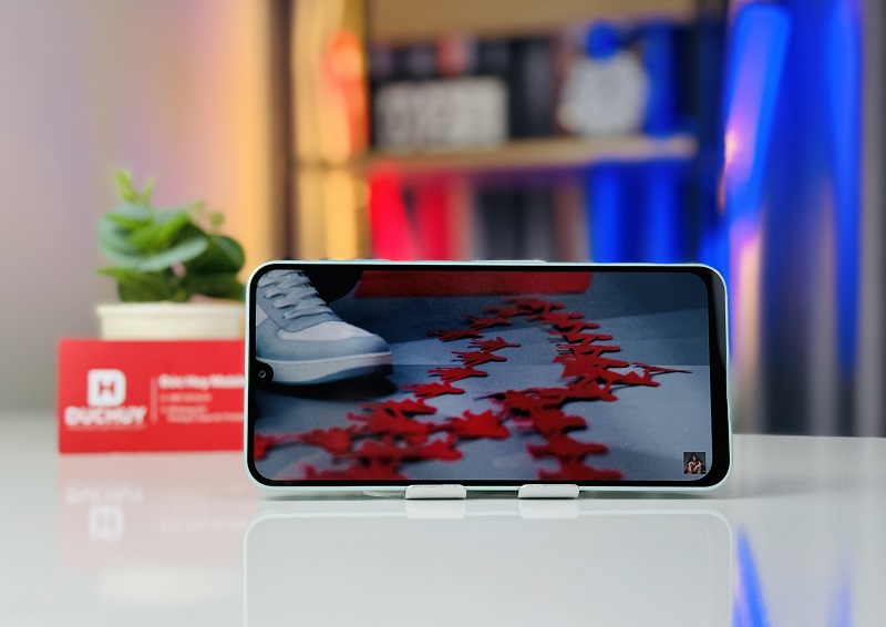 Màn hình AMOLED trải nghiệm chất lượng FullHD+ sắc nét