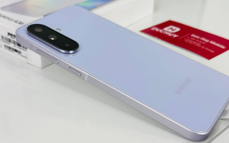 Dung lượng pin 5000 mAh, tích hợp sạc nhanh 45W