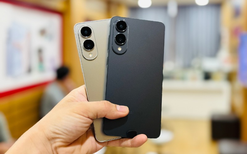 Thiết kế siêu mỏng và khung viền titan cứng cáp