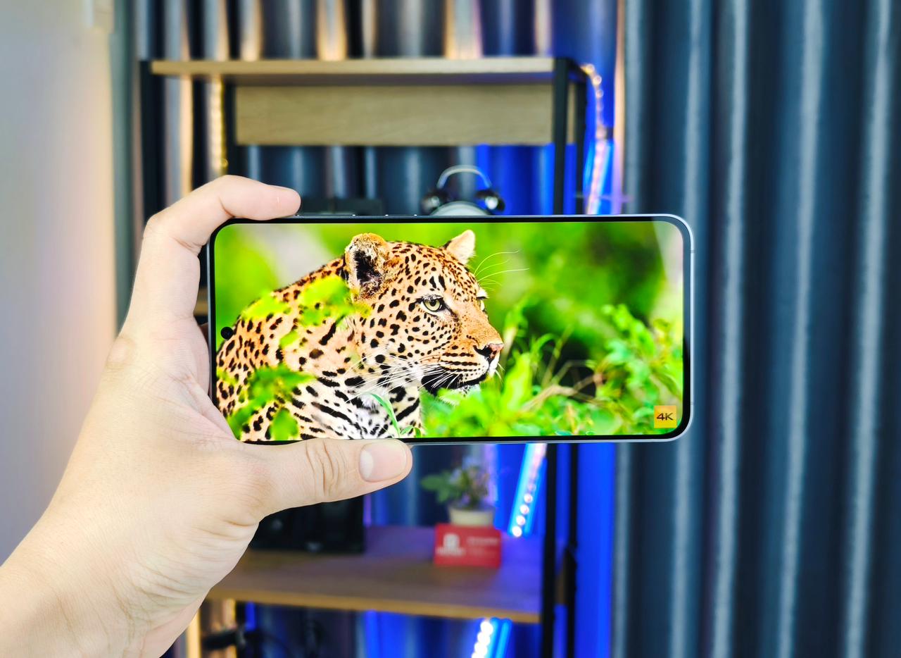 Galaxy S25 FE 5G có màn hình Dynamic AMOLED 2X rộng 6.7 inch