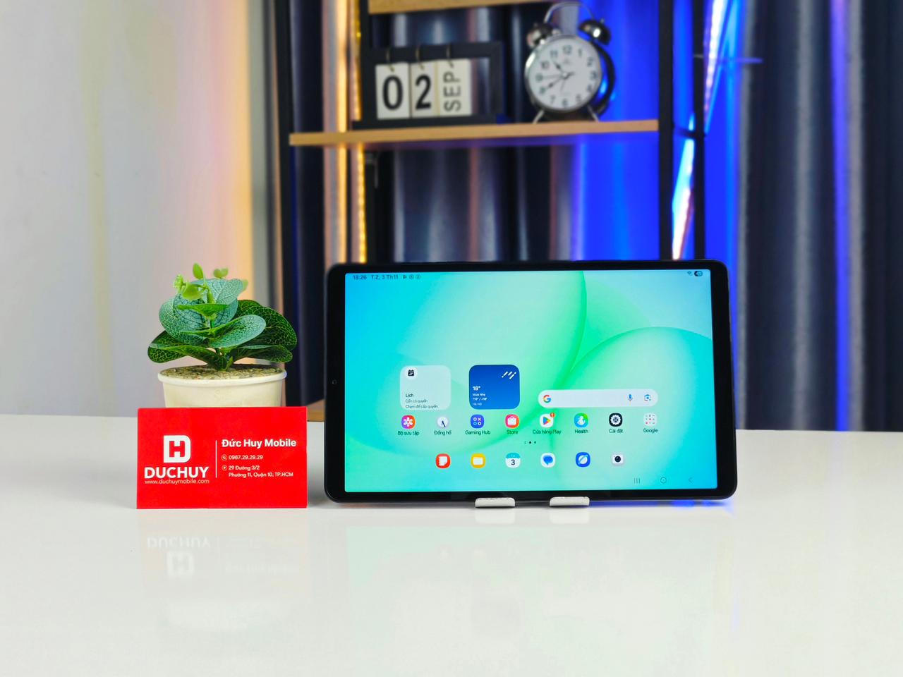 Màn hình LCD 8,7 inch, độ phân giải HD+, tần số quét 90 Hz