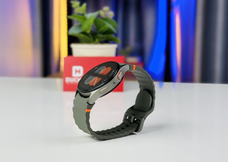 góc cạnh của Samsung Galaxy Watch 7 LTE 40mm rất tinh tế