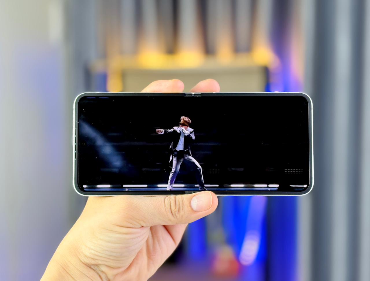 Màn hình nhỏ kích thước 3.4 inch