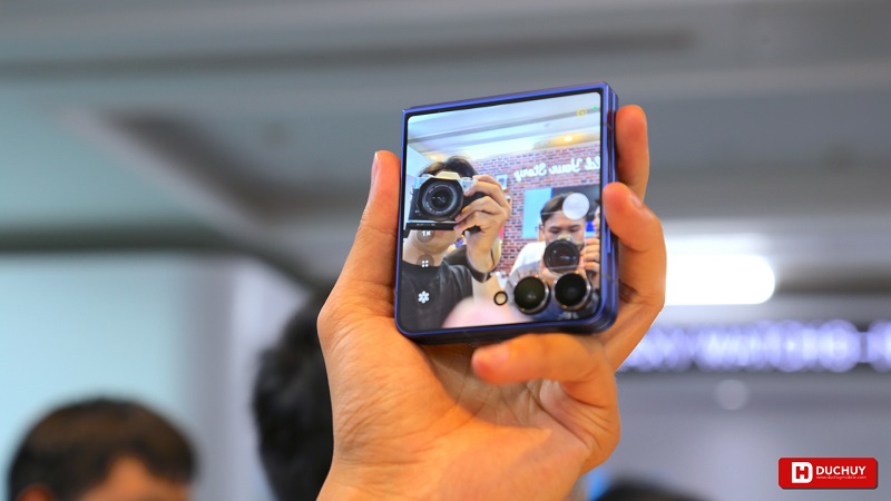 Galaxy Z Flip 7 có camera kép với cảm biến chính 50MP chất lượng