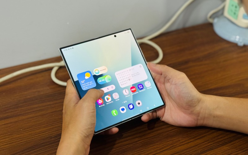 Màn hình rộng, nếp gập mờ