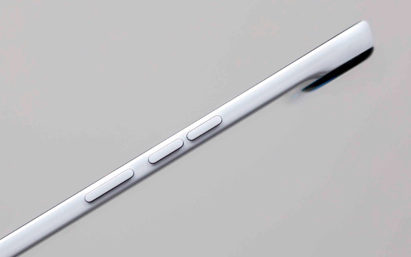 Độ mỏng 5.49 mm và vỏ gốm Ceramic