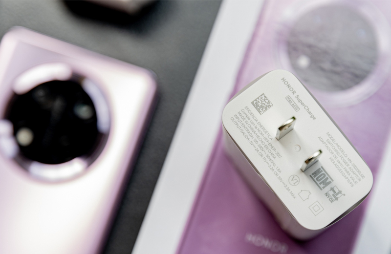 viên pin silicon-carbon 6.600 mAh