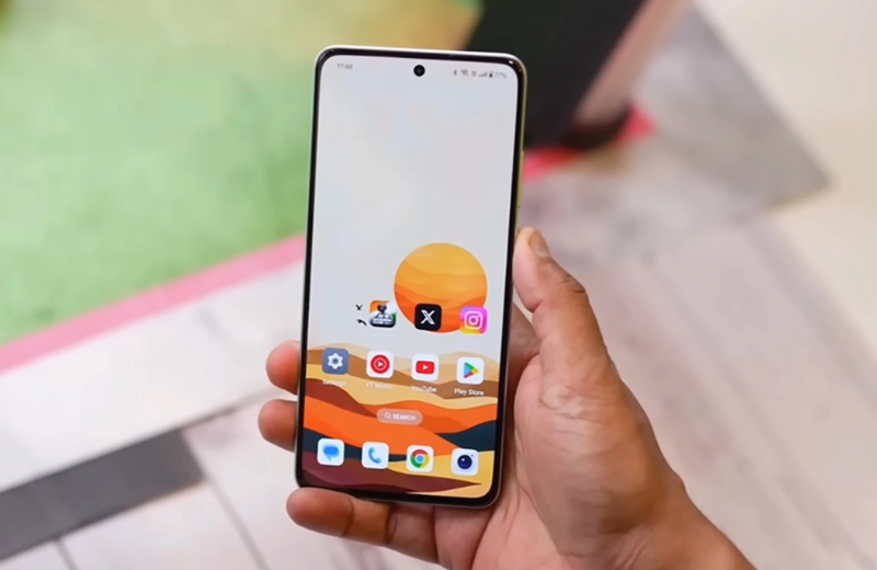 màn hình AMOLED sắc nét kích thước lớn 6.77 inch