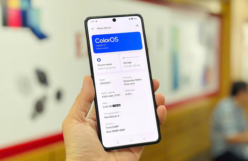 OPPO Find N2 Flip cũ sở hữu đến 2 màn hình gồm chính và phụ