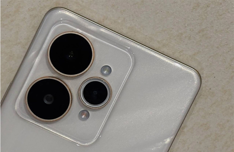 Camera chính Sony IMX882 và camera selfie cùng đạt độ phân giải 50MP