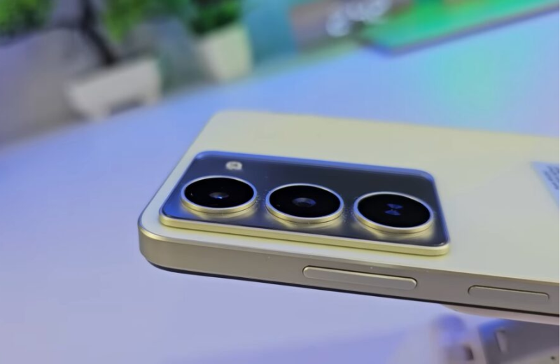 Điện thoại Realme C73 5G có ống kính chính 32MP
