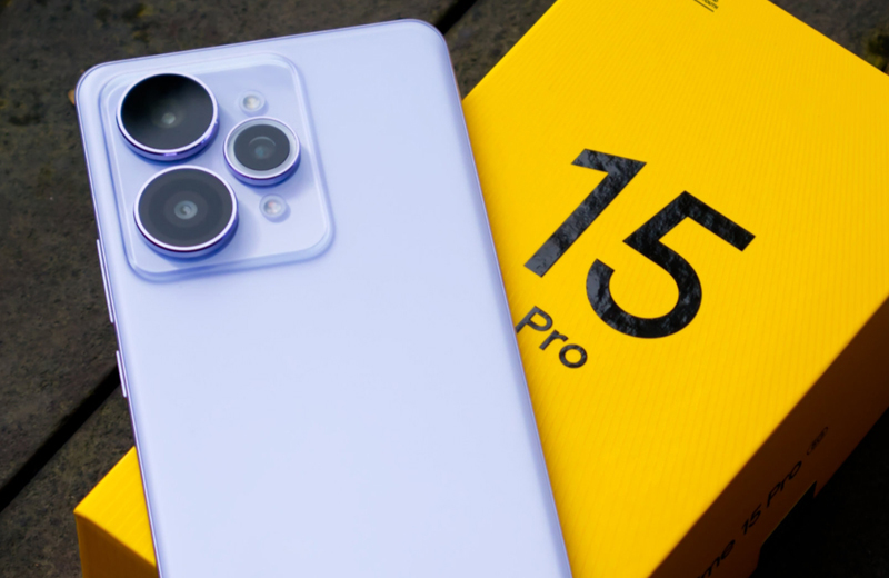 Realme 15 Pro có ba tùy chọn màu: Trắng Flowing Silver, Tím Silk Purple và Xanh Velvet Green. 