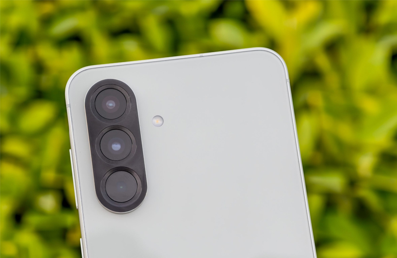 Bộ ba camera sau chất lượng, quay video 4K