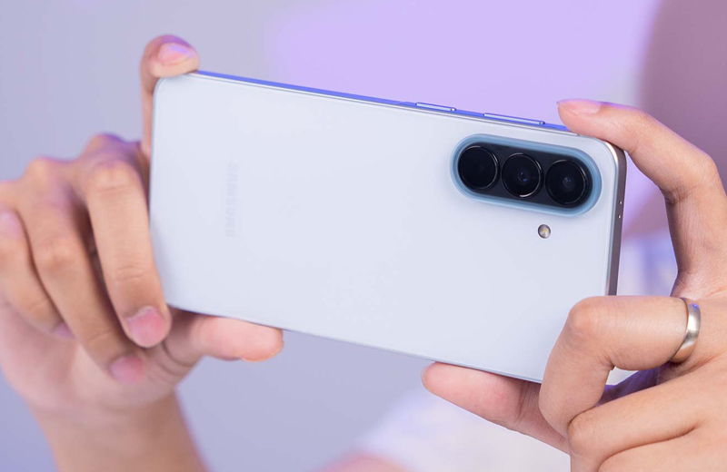 3 camera sau chụp ảnh sắc nét, chi tiết tốt