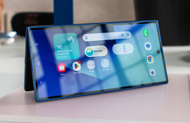 màn hình chính LTPO AMOLED kích thước lớn 7.6 inch 
