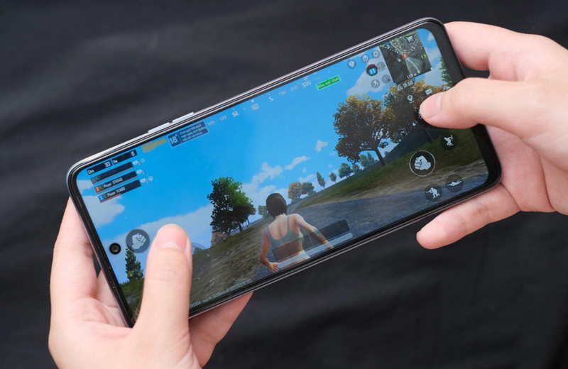 Màn hình AMOLED cong 6,78 inch, 144Hz