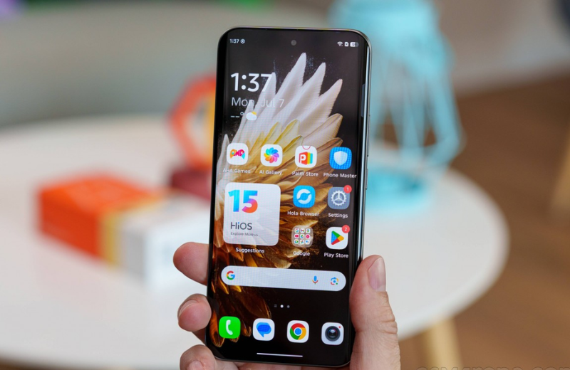Tecno Spark 40 Pro màn hình AMOLED phẳng 6.78 inch