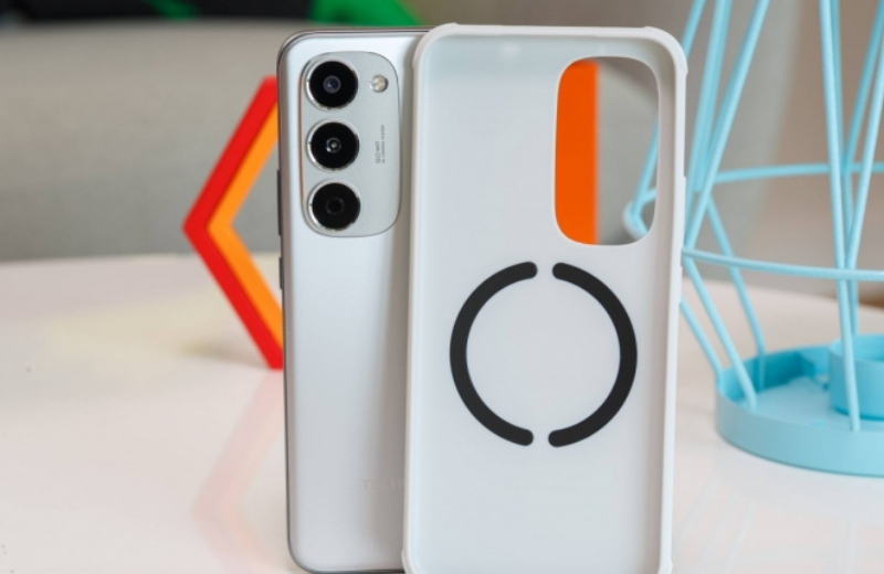 Spark 40 Pro Plus có củ sạc nhanh 45W