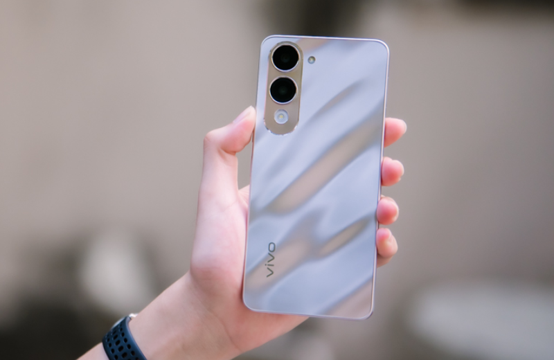 vivo Y04 sở hữu vẻ ngoài ấn tượng 