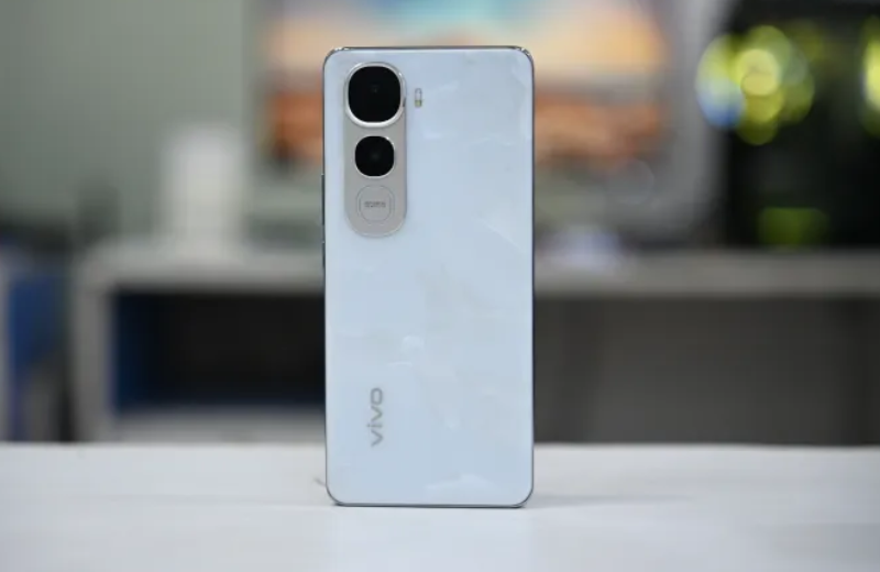 vivo Y400 Pro thiết kế mỏng nhẹ, bền bỉ