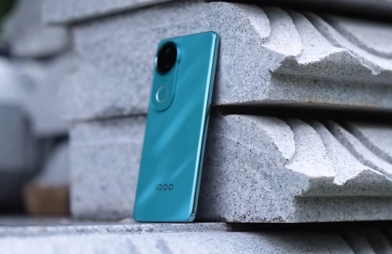 vivo iQOO Z10R thiết kế mỏng nhẹ