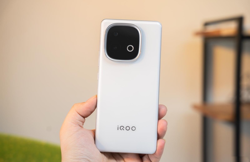 iQOO Z10 Turbo sử dụng khung nhựa 