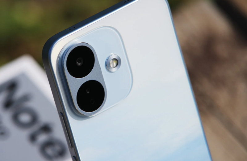 Hệ thống camera tối giản với camera chính 50MP (f/1.8)