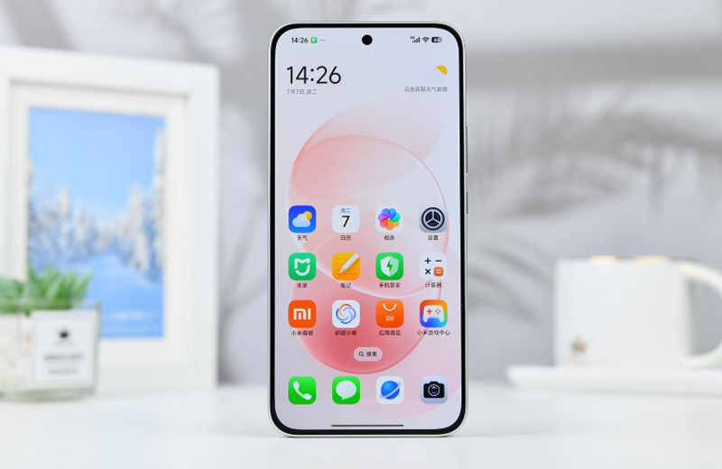 Màn hình AMOLED 6,83 inch 12-bit, độ sáng lên tới 3.500 nit