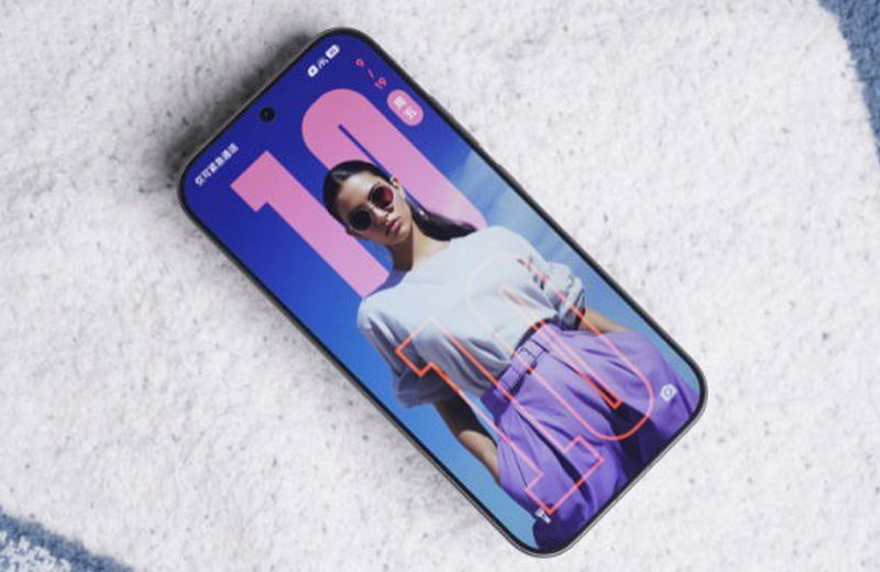 Thiết kế mỏng nhẹ hiện đại, mặt lưng kính chống bám vân tay