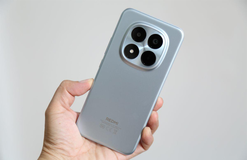 Thiết kế “Redmi Titan Durability”, màn hình 2.5D