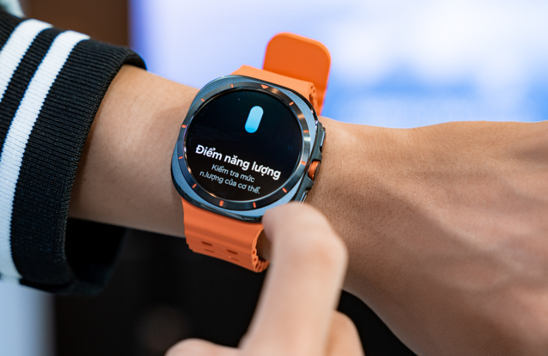 Galaxy Watch Ultra 2025 theo dõi chỉ số sức khỏe toàn diện