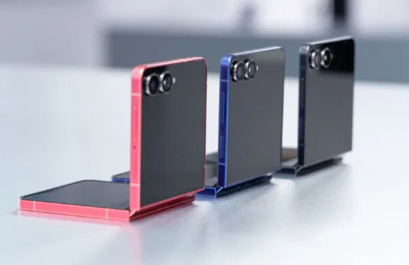 Nên chọn mua Galaxy Z Flip7 hay iPhone 16
