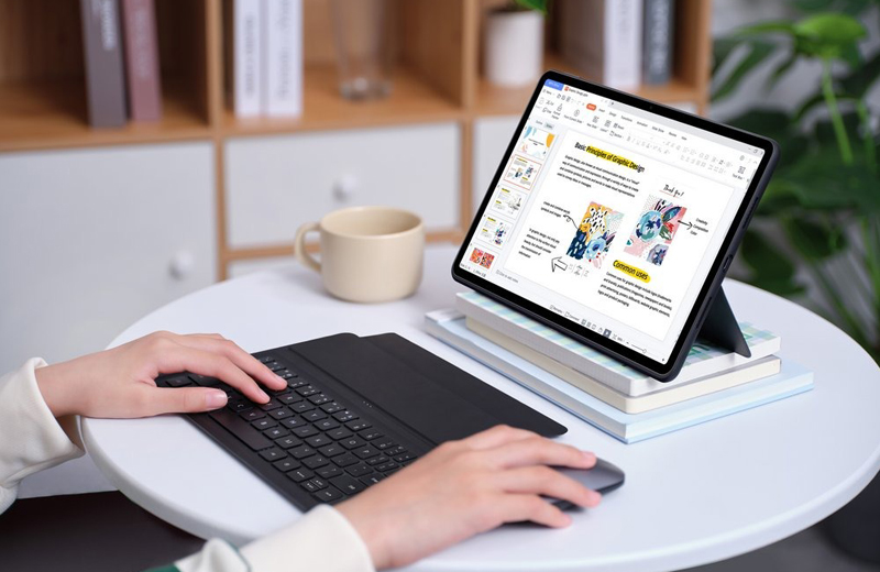 Pin lớn 7700 mAh với 10 giờ xem video liên tục