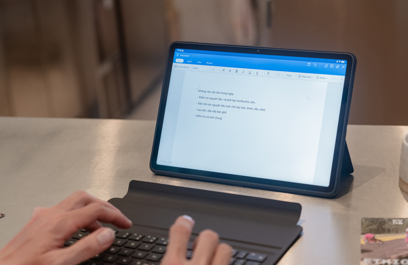 thiết kế gọn nhẹ, dùng hợp kim nhôm nguyên khối