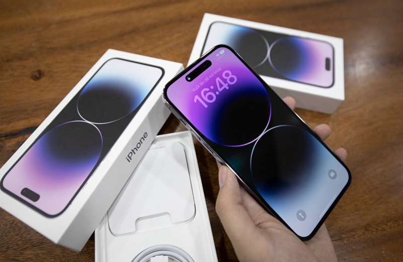 khung viền vuông vức hiện đại bằng thép không gỉ 