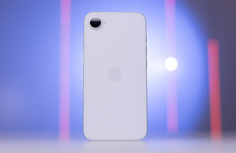 Khung nhôm bền bỉ, mặt lưng kính thế hệ 2 