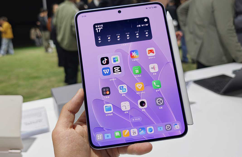 Màn hình OLED 8,8 inch với tần số quét 144Hz