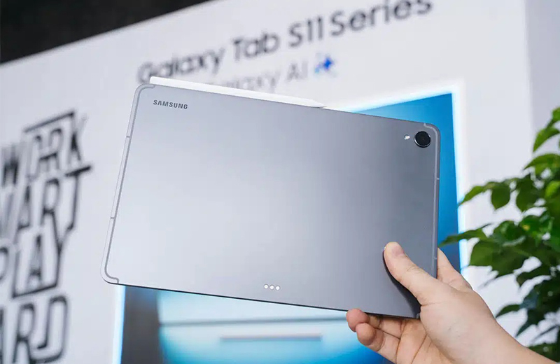 camera sau 13MP chụph ảnh sắc nét, chi tiết, độ tương phản cao