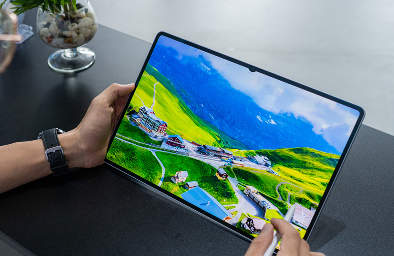 Màn hình lớn 14.6 inch, đi kèm tấm nền Dynamic AMOLED 2X độ phân giải cao