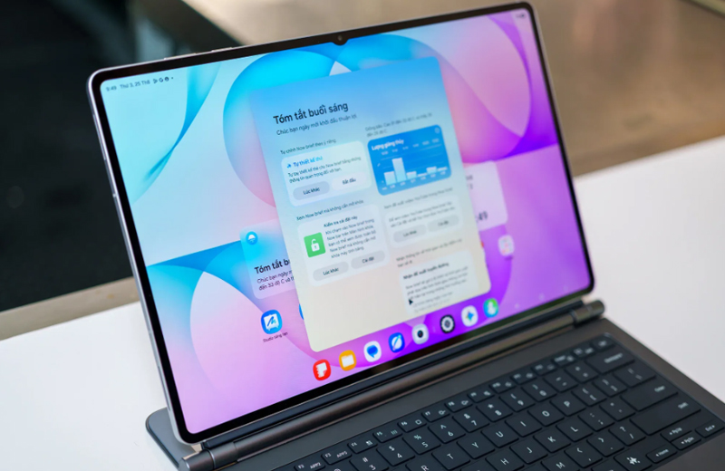 màn hình 12.6 inch với viền bezel mỏng