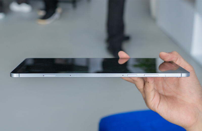 Thiết kế mỏng ấn tượng, khung Armor Aluminum siêu bền bỉ