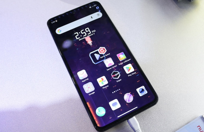 màn hình 7.5 inch 1.5K, tần số quét 120 Hz và tỷ lệ 18.7:9
